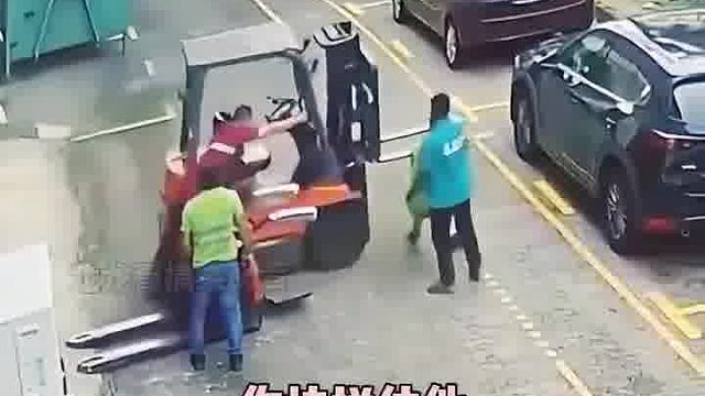 叉车为什么自己跑了呢？