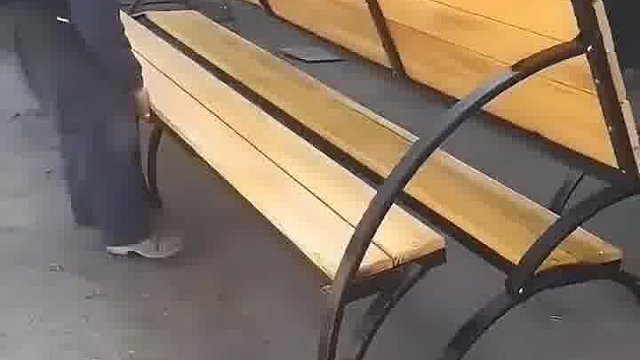 靠背上全是鼻屎！