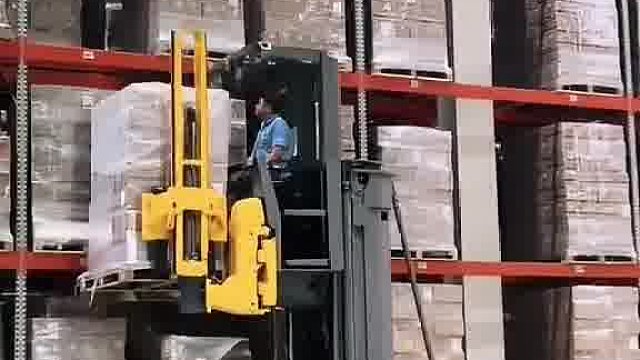 完美解决了叉车倒了，砸不死驾驶员的问题
