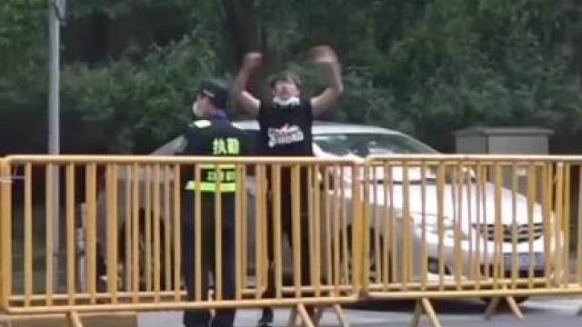 当初苏州赛区一个人呐喊！到今天组成了中国足坛最棒的客场tifo！这个城市真的浪漫到了血液里！