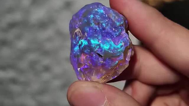 捡到这种石头要上交吗？