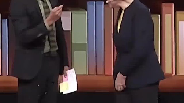 科学家们有多一心搞科研，院士登台演讲穿了双老化掉渣的鞋，地板上全是黑渣都没意识到