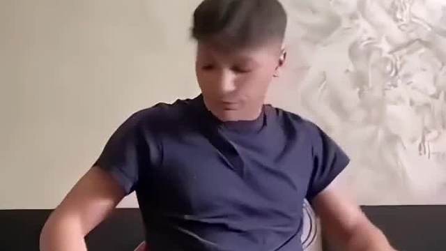 当你女朋友砸了你的屏幕时