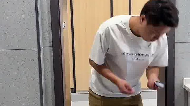 她到底怎么出来的？