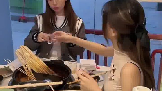 一招桌上最直接逃酒方式