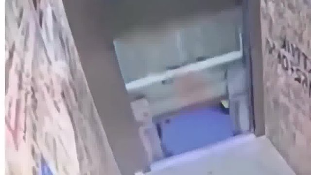 监控下电梯惊魂一幕