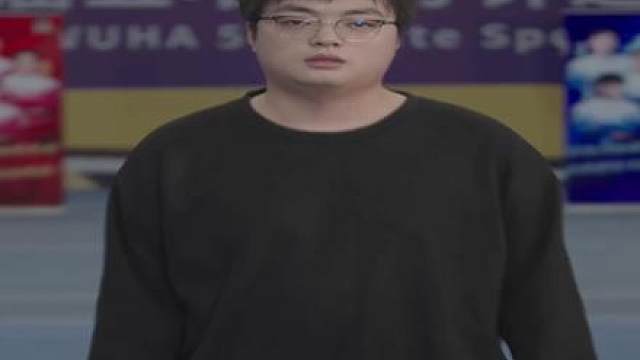 电竞选手 误入剧情赛道？哈友们来猜他演的是什么！本周六日12点，和他一起来 打团战！