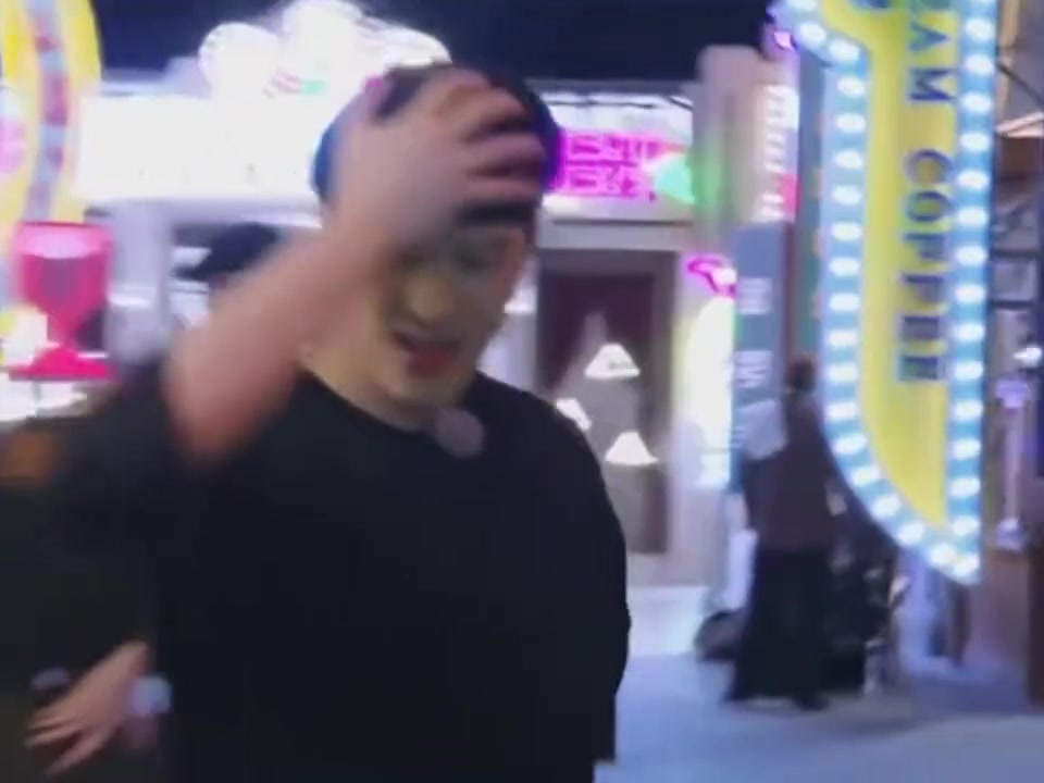 原来魏大勋的憋笑表情出自这里