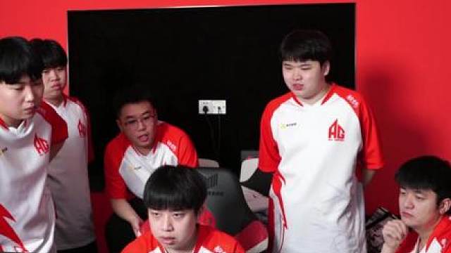 今天是我的生日，同时也是复出一周年的日子，希望新的一年顺顺利利，平安喜乐