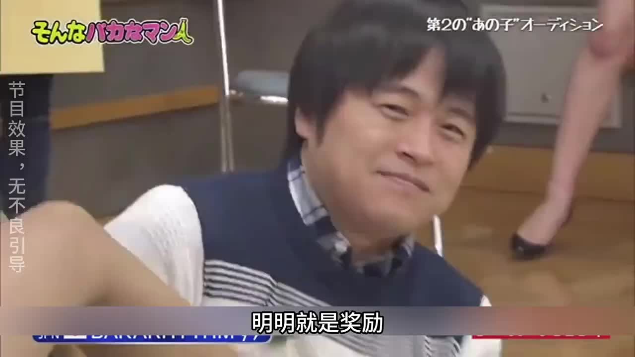男嘉宾接受妹子的面部保养整蛊，这谁顶的住？
