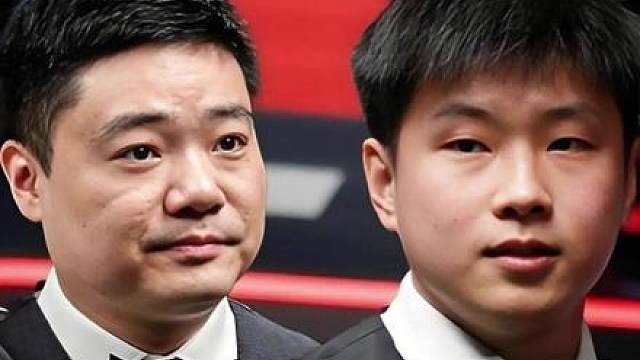 赵心童两阶段9-7领先丁俊晖，4月26日17时第三阶段“中国德比”今日一决胜负！