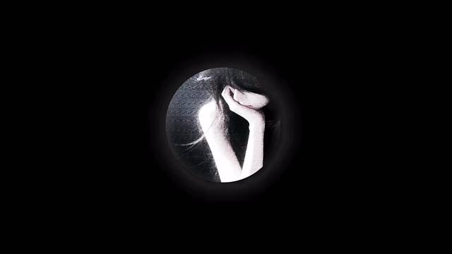 人是漂泊的乌而爱是宜居的岛