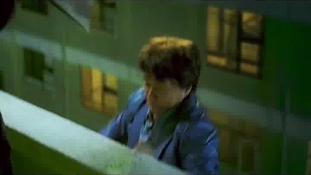 龙哥遇险竟然从楼顶踩空调下来