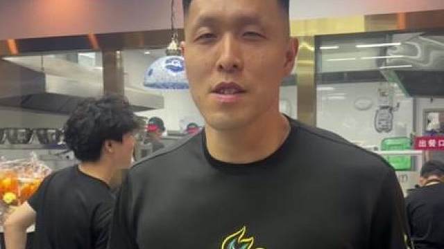 兽面人心 员工餐临时粉丝闯入