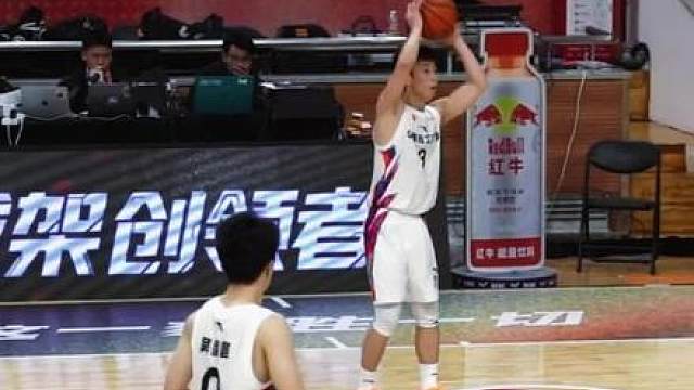双方似乎都对这球很不满意