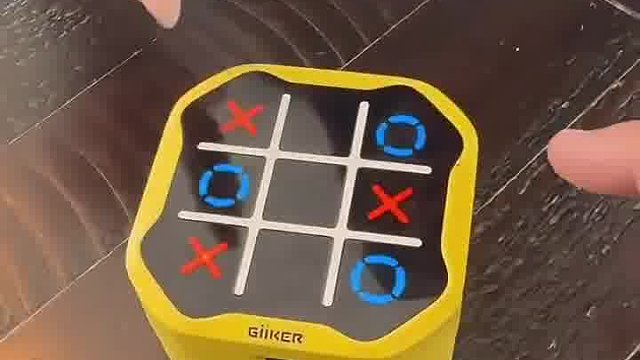拉那么近干嘛，怕我看不清吗？
