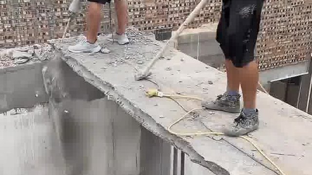 兄弟俩的八字真硬