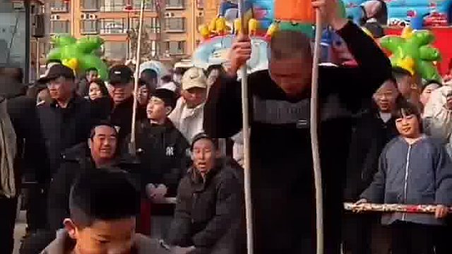 争着抢着打脸呢！