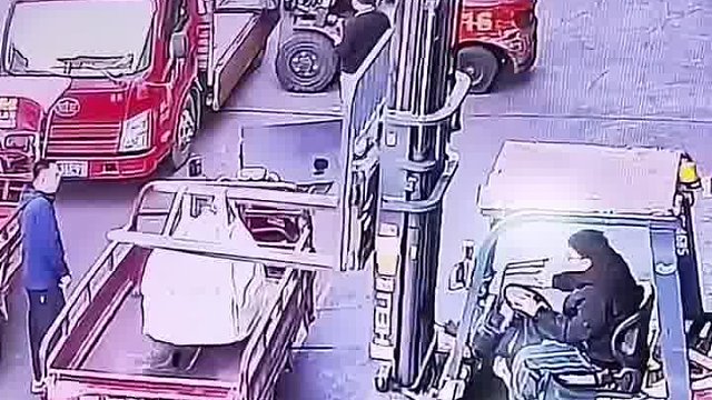 装啥大尾巴狼