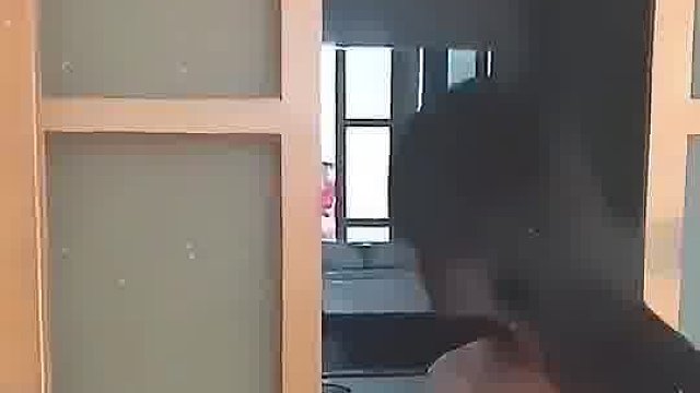 小伙勇敢献身，直接拿下伴娘，伴娘表情意犹未尽！