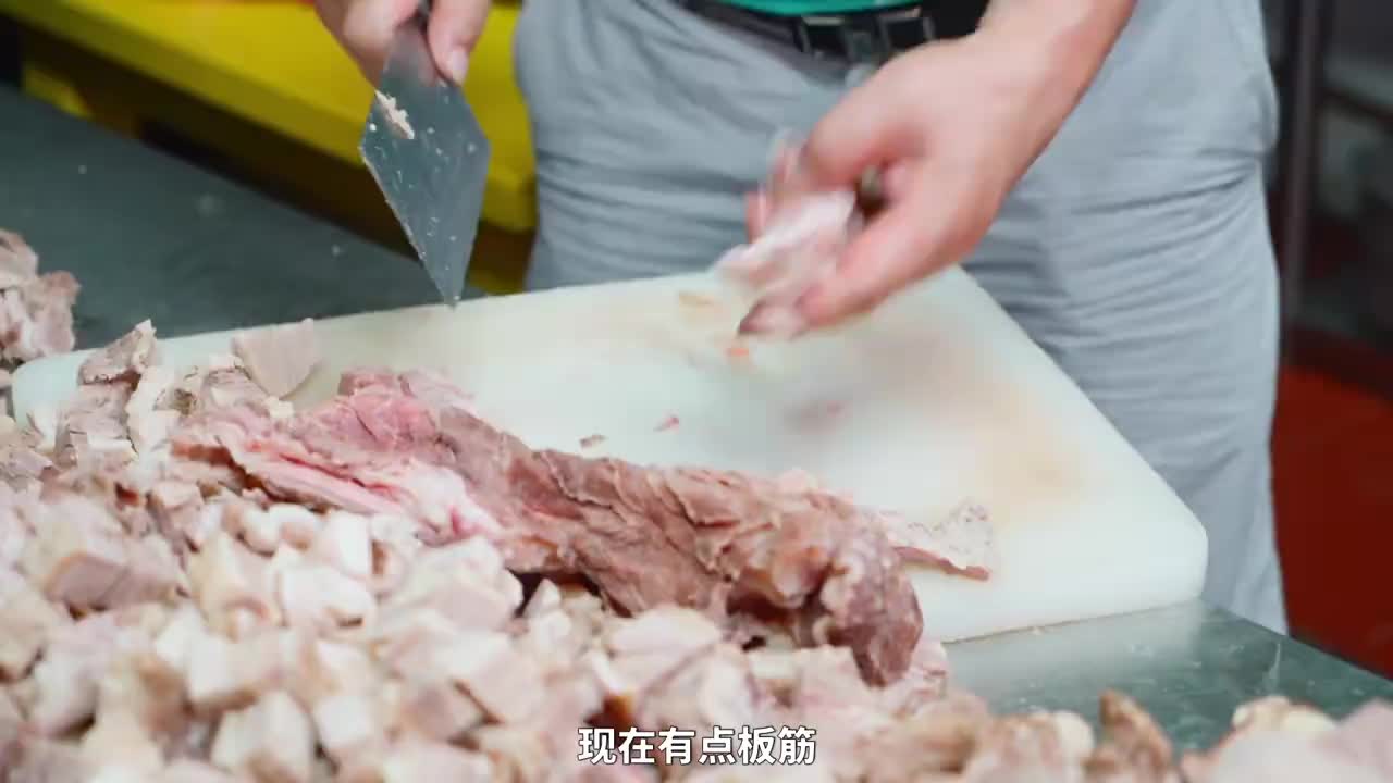 10个人来吃都说好吃是不可能的，老爷子做了几十年牛肉，客人基本都给了大拇指