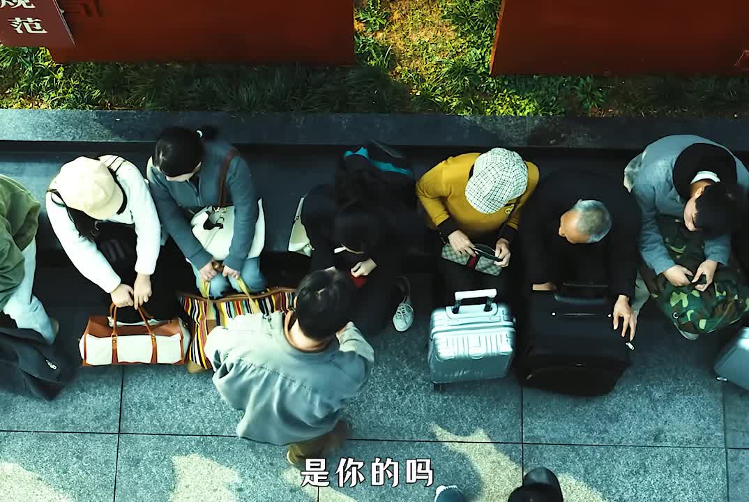 一招教你识别人群中的小偷！