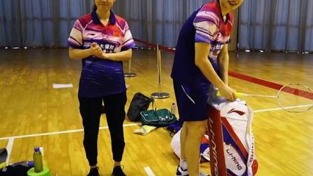 石宇奇对战桃田贤斗，究竟谁能拿下这关键一分。 #石宇奇 #桃田贤斗 #羽毛球 #苏杯战神 #青年创作者成长计划