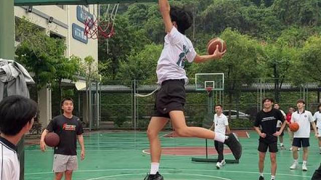 真假枪王 ja Morant ？ #莫兰特 #枪王 #圣枪游侠#小郭校园行
