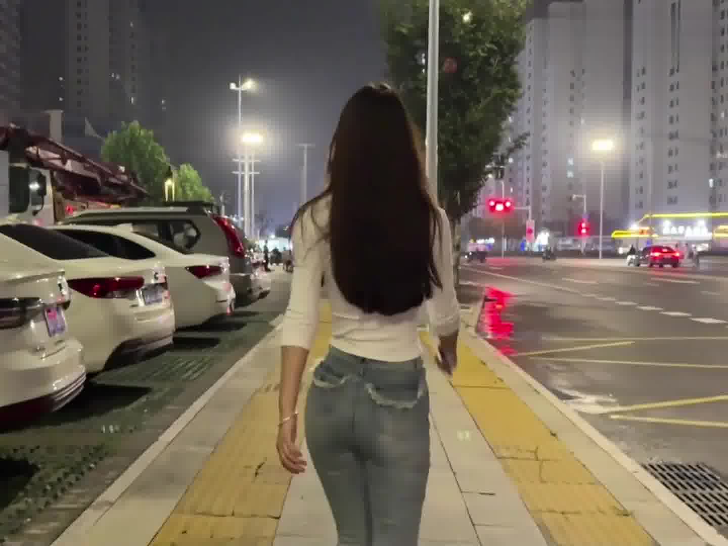 走路就要扭屁股