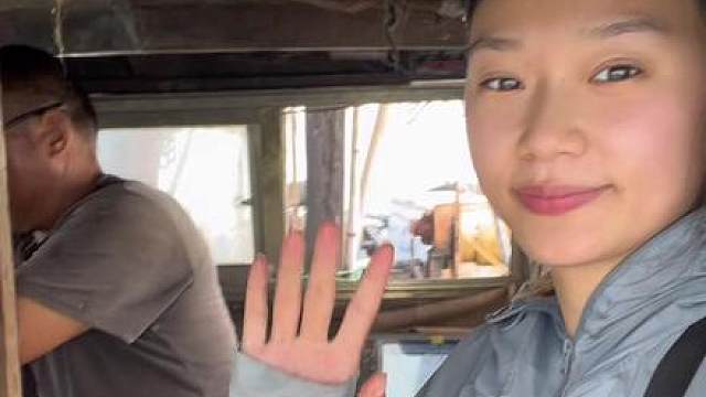 今天妹妹过生日啦和老爸出海给妹妹捞螃蟹吃，妹妹（未成年）第一次出镜（1000块收买的）