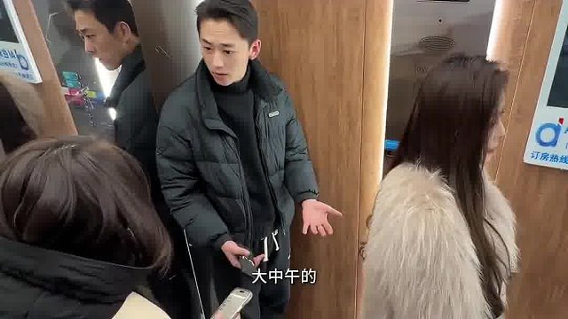 男：分赃俺得拿大头啊，脸上麻辣辣滴！