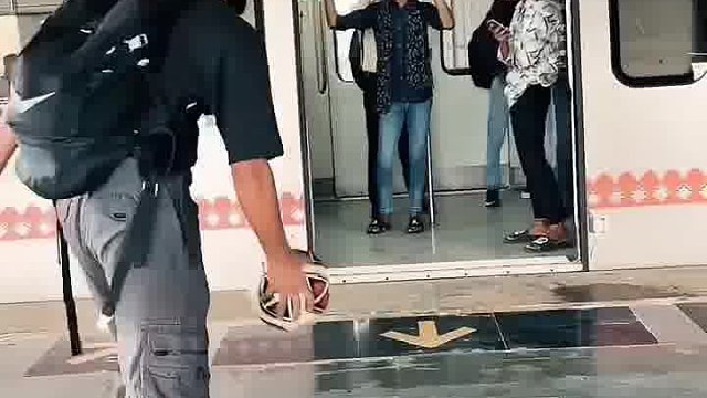 这才是真正的地铁逃生