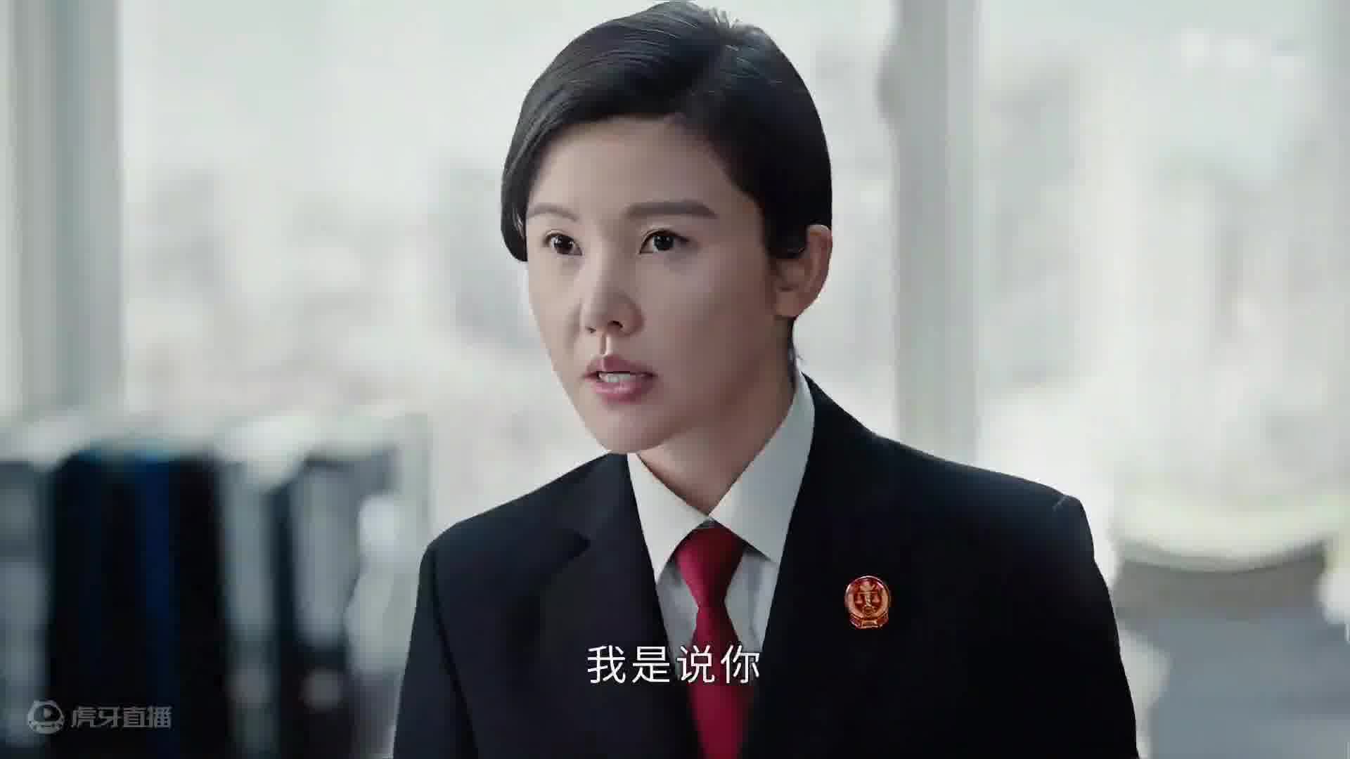 女法官上班开跑车