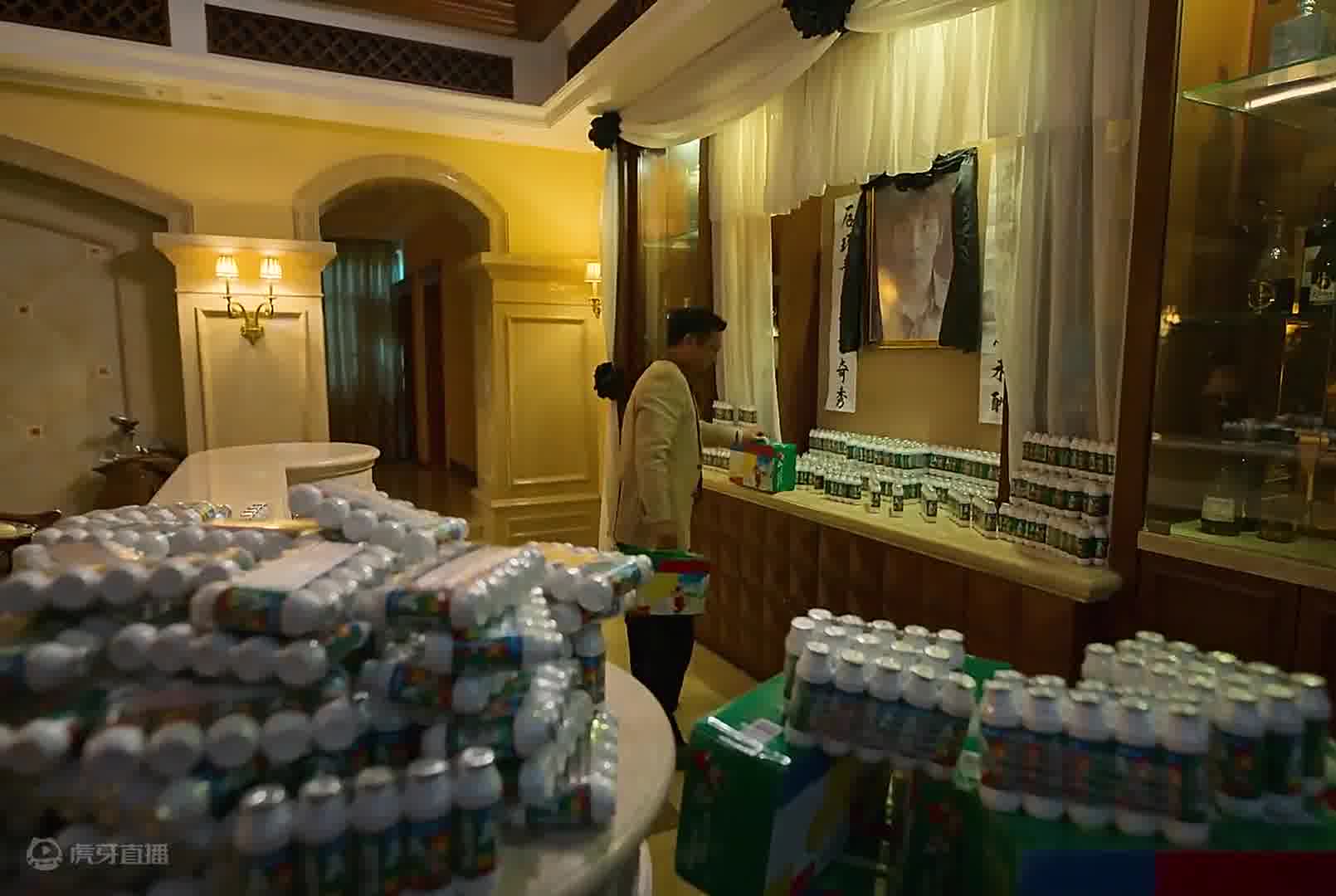 原来贾冰不止会演喜剧，演起黑老大是真狠！