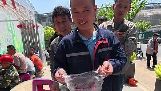 看到师傅们喜欢吃我做的菜，真的很幸福
