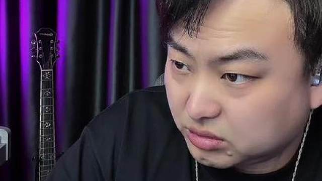 《可不可以》 歌曲朗朗上口，适合初学者。 不过想把副歌唱稳也不是那么容易的。而原唱在这个舞台上的发挥还是蛮稳健的！