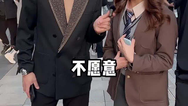 假如给你100万，让你陪其他男生一天你愿意吗？