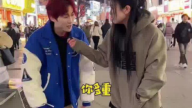 抱我做深蹲做一个给100！为啥没有人能挑战成功？