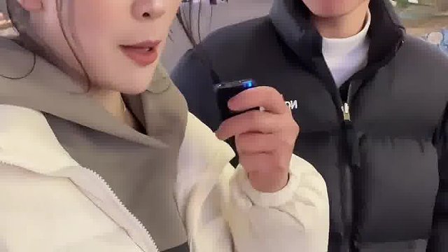 街头采访少女跟少妇你喜欢哪个