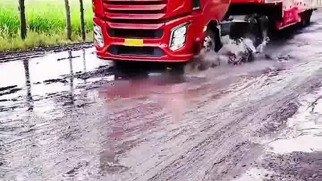 老板让货车司机松油缓速前行，结果却惨遭无视，这下损失有点惨重