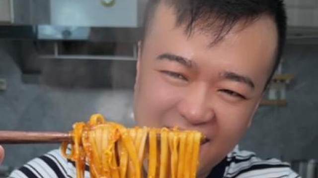 挂面别总煮着吃换种做法好吃到爆 简直太香啦