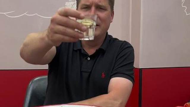 来看一个美国人在中国的快乐！