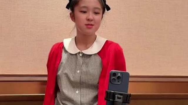 汐汐给大家唱一首歌吧