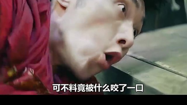 男子的脑袋竟然裂开一个眼睛？