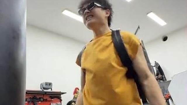 “苏尔南来了个冷锋”