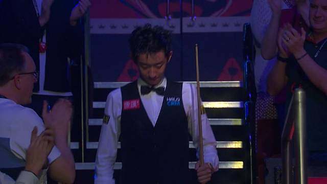 吴宜泽连胜两局，目前2-0领先马克·艾伦