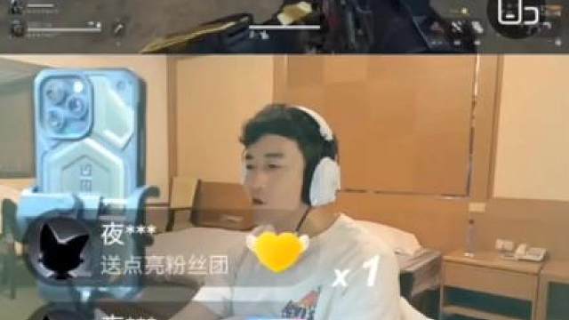 家人们谁懂啊！何润东直播直接杀疯了！8万多人在线围观，全程手柄狂玩三角洲行动不带货不炒作，零剧本纯直播，昔日西楚霸王，如今化身西楚坝王.主打一个精准陪伴，给粉丝们情绪价值拉满，真人感爆表！何润东50多岁像20多岁，颜值状态在线，这才是娱乐圈真清流男神！