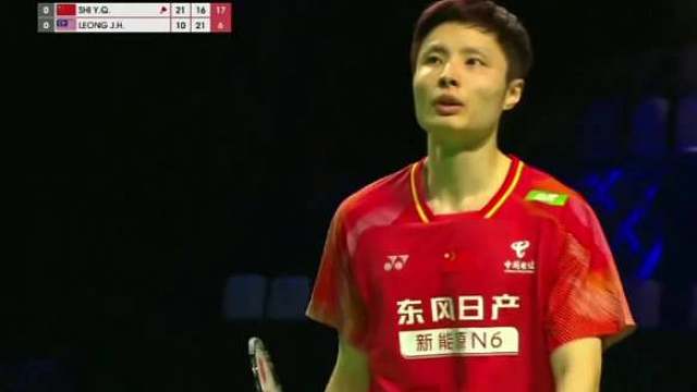 石宇奇伤愈复出了！首战就打满三局最后2比1赢了梁峻豪，不容易。能看着他重新站上赛场，每一拍都认真打、