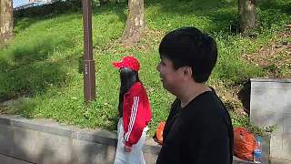 灰衣女子跳繩特效驚艷