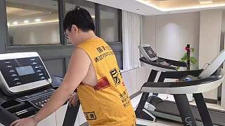 聚餐中否認(rèn)減肥計(jì)劃猛吃